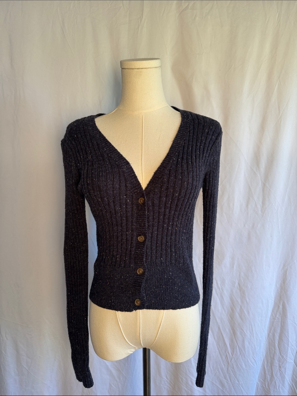Prince & Fox Black Ribbed V‑Neck Buttoned Cardigan